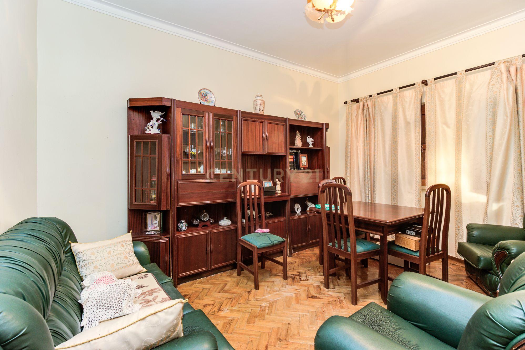 Prédio em Santa Iria de Azóia com 4 apartamentos, 2 T2 e 2 T1. Ótimo investimento! - Image 49