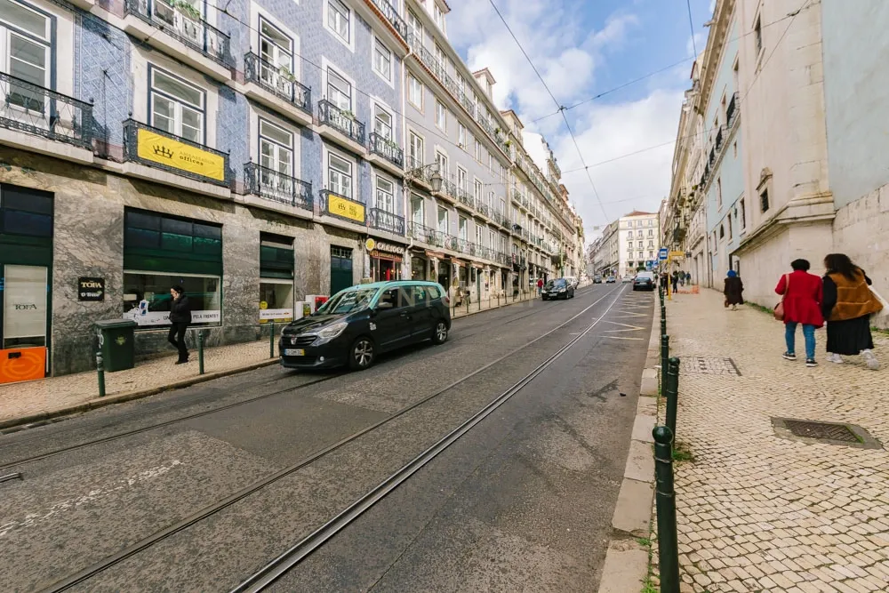 Apartamento Moderno T2 com Elevador e Varanda, na Misericórdia - Image 53