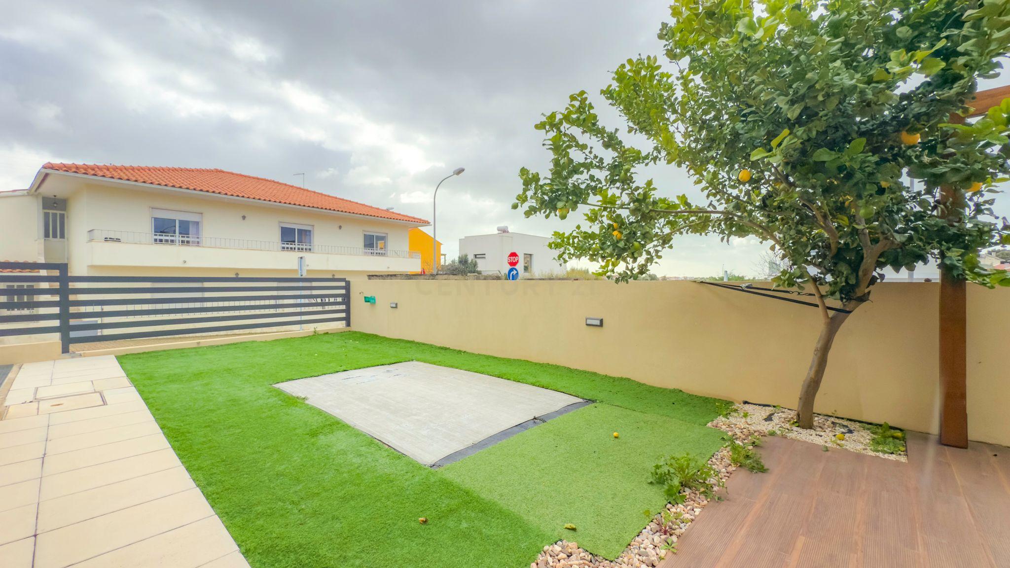 Moradia de 2020 em excelente estado e com boas áreas interiores e exteriores - Image 114