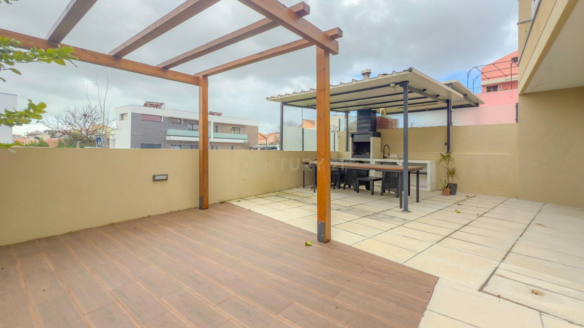 Moradia de 2020 em excelente estado e com boas áreas interiores e exteriores - Image 115