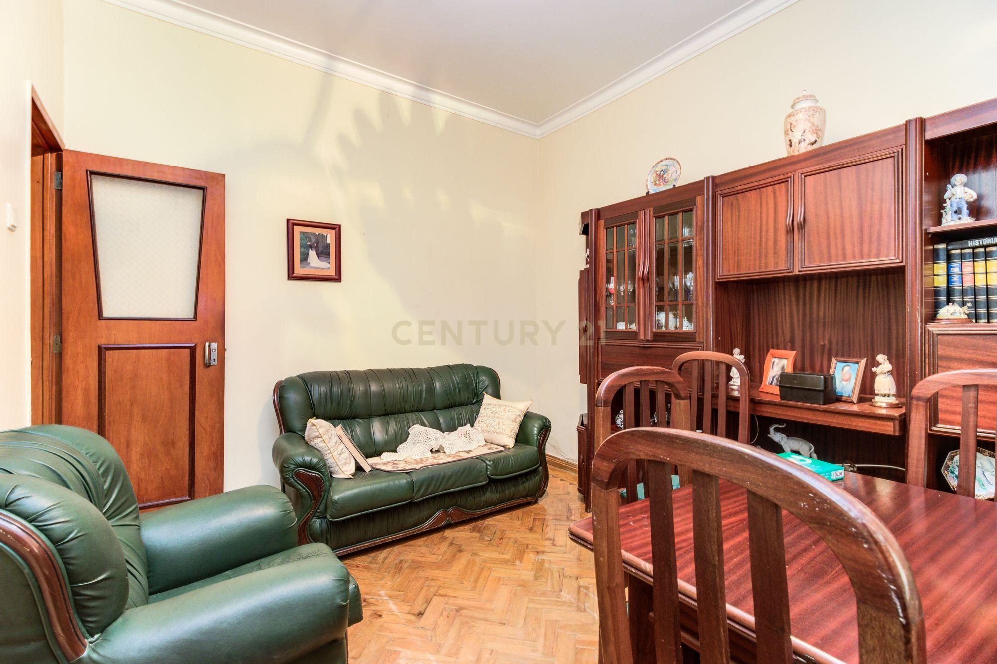 Prédio em Santa Iria de Azóia com 4 apartamentos, 2 T2 e 2 T1. Ótimo investimento! - Image 45
