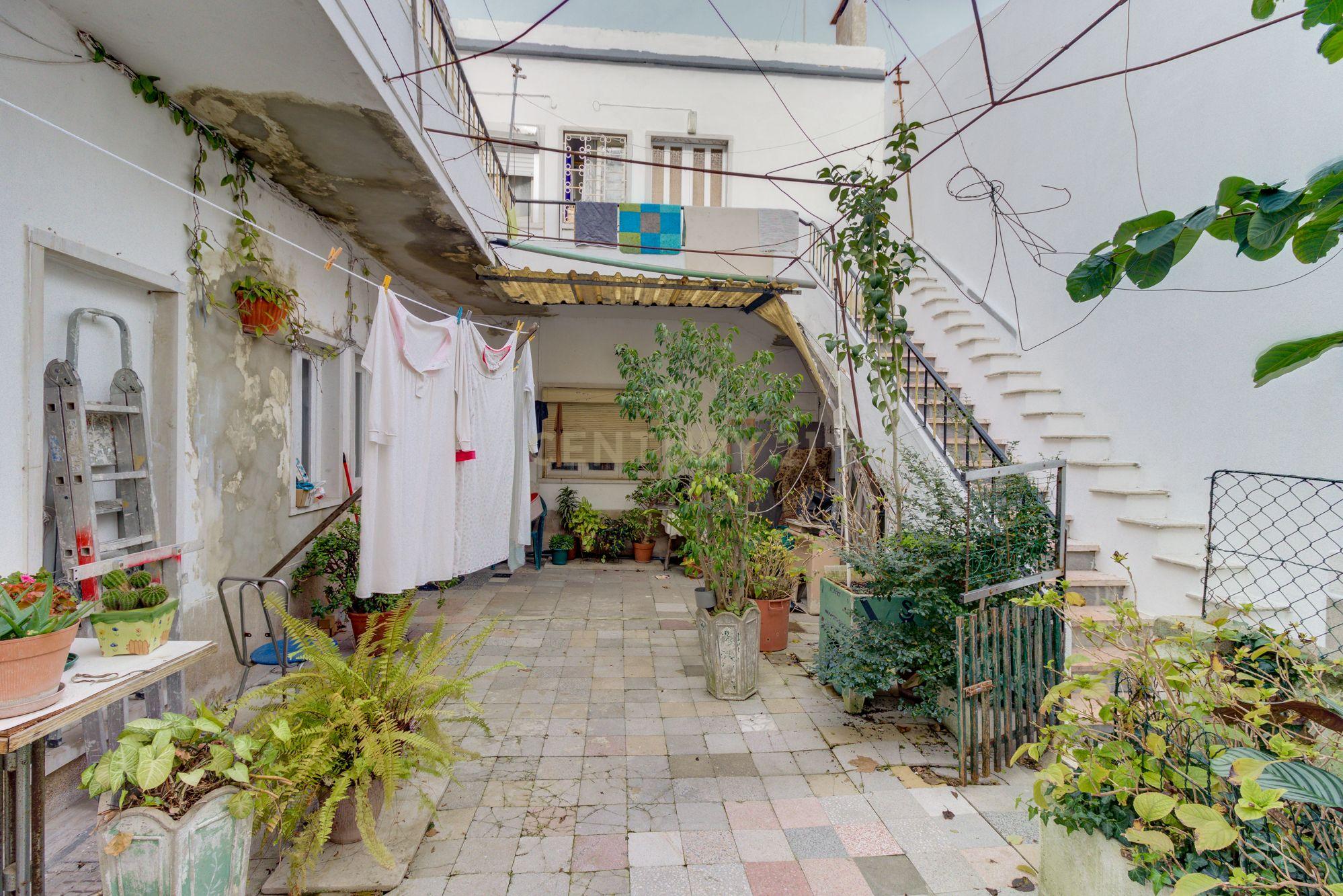 Prédio em Santa Iria de Azóia com 4 apartamentos, 2 T2 e 2 T1. Ótimo investimento! - Image 39