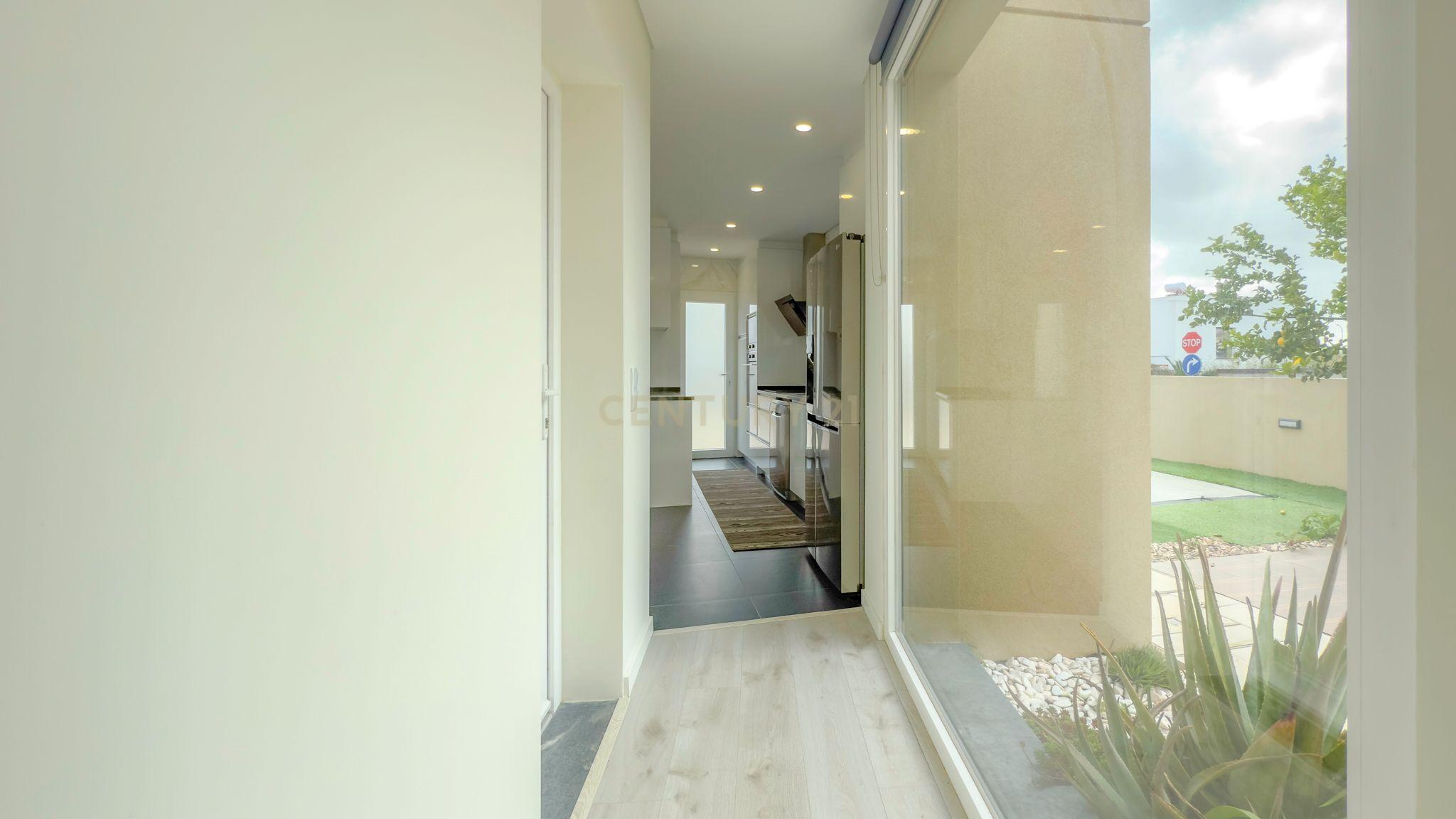 Moradia de 2020 em excelente estado e com boas áreas interiores e exteriores - Image 126