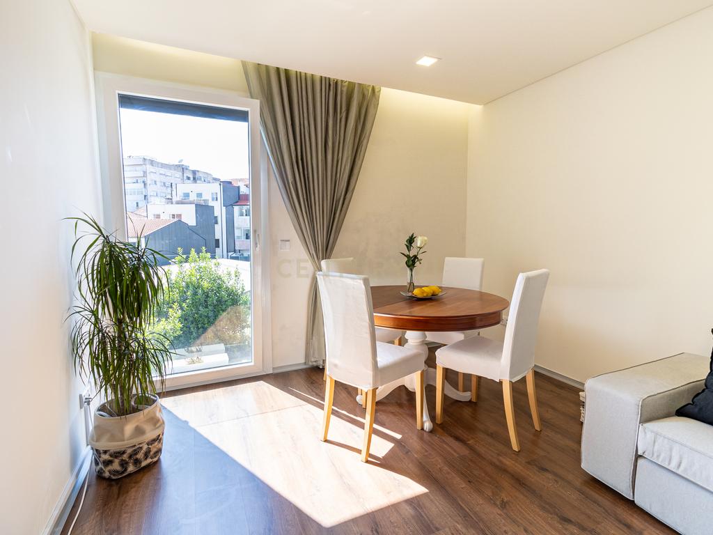 Apartamento T2 garagem centro histórico Braga - Image 9