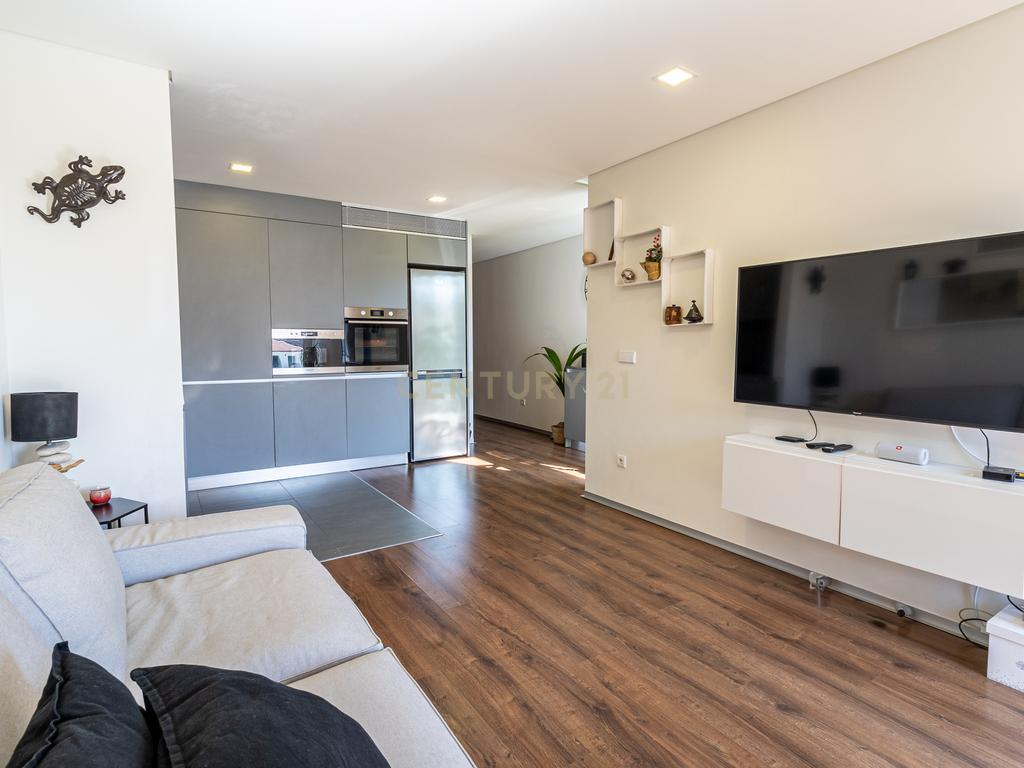 Apartamento T2 garagem centro histórico Braga - Image 5