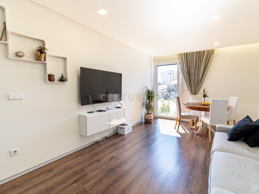 Apartamento T2 garagem centro histórico Braga - Image 11