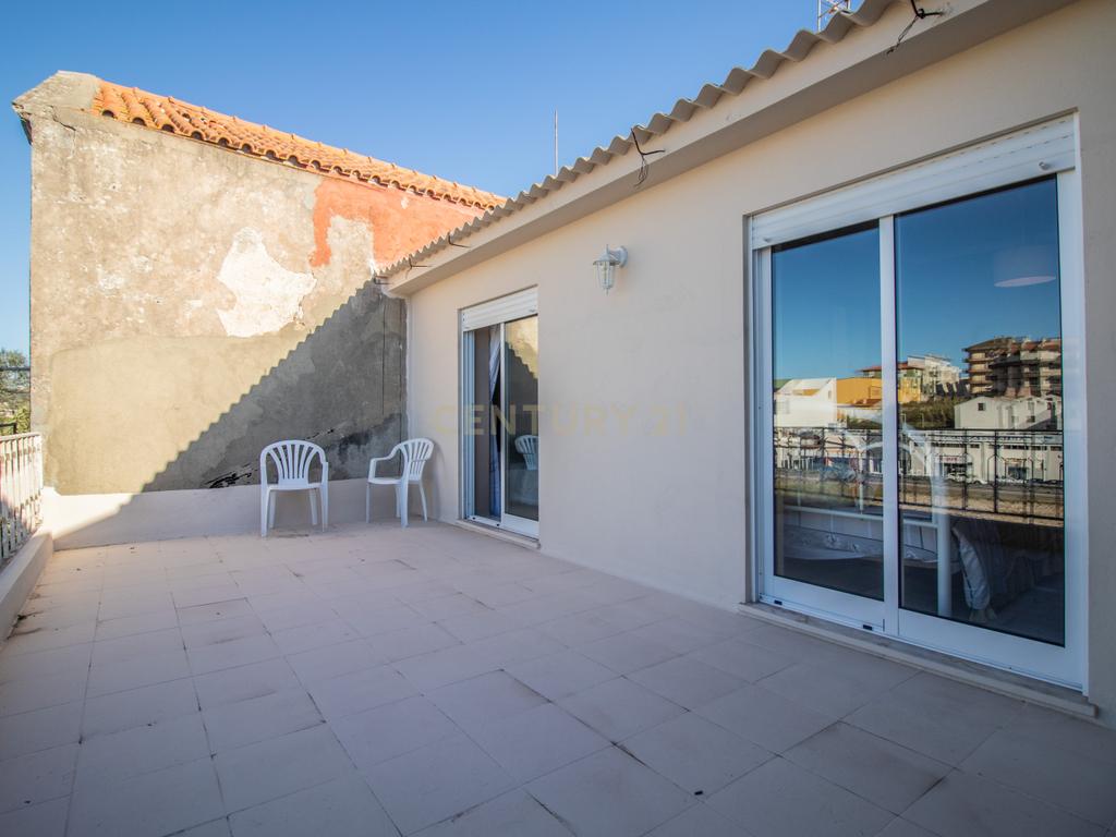 Casa T2  com Pátio e Boa Exposição Solar Bairro da Estação Figueira da Foz - Image 28