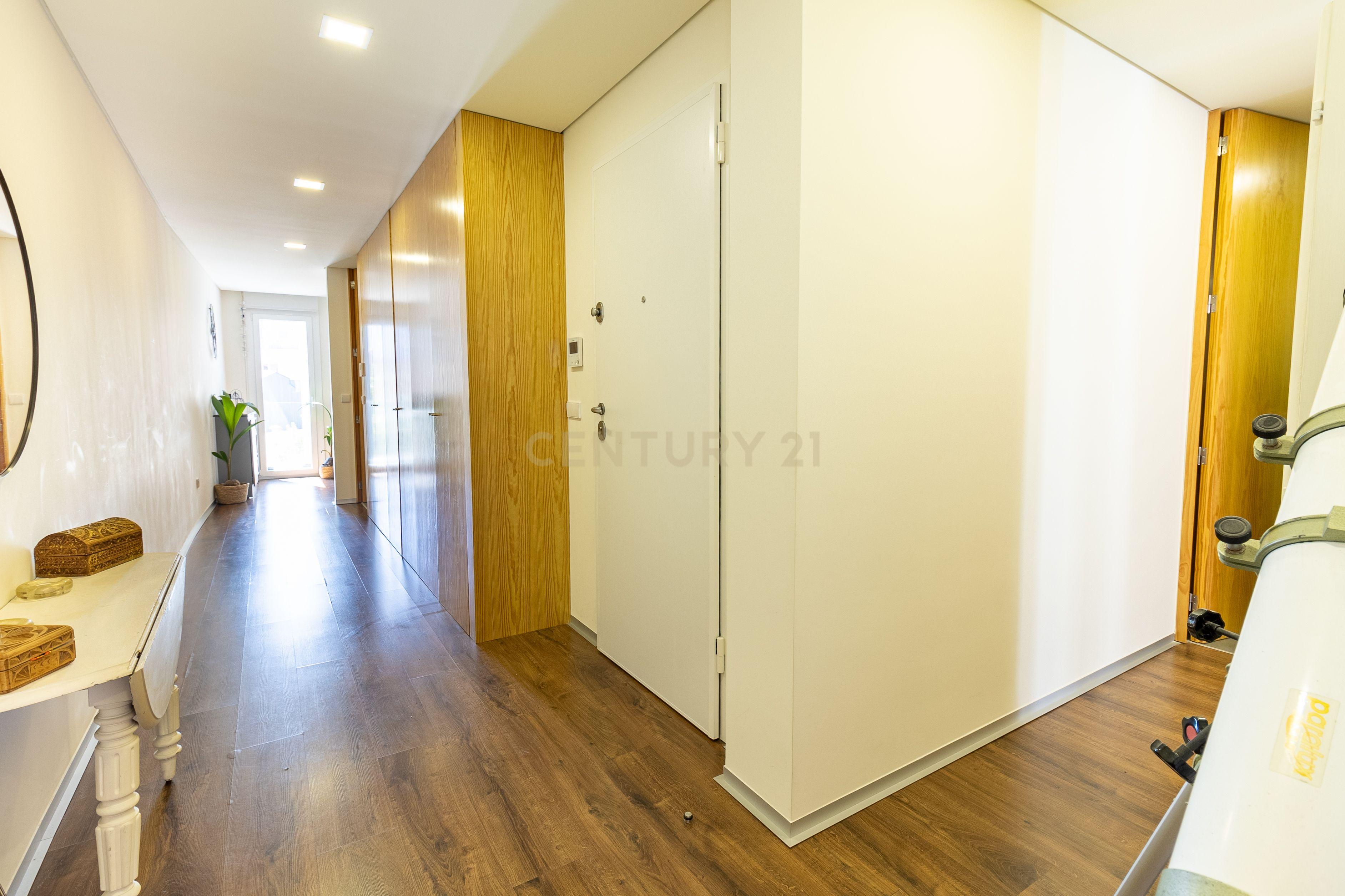 Apartamento T2 no centro de Braga semi-novo - Image 12