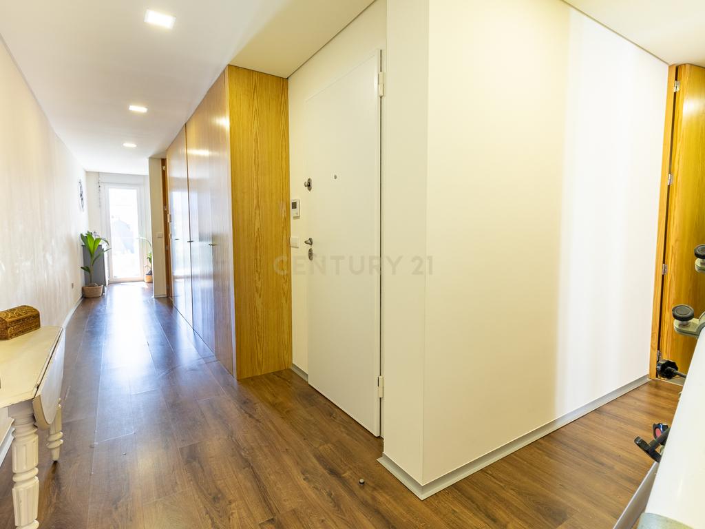 Apartamento T2 garagem centro histórico Braga - Image 15