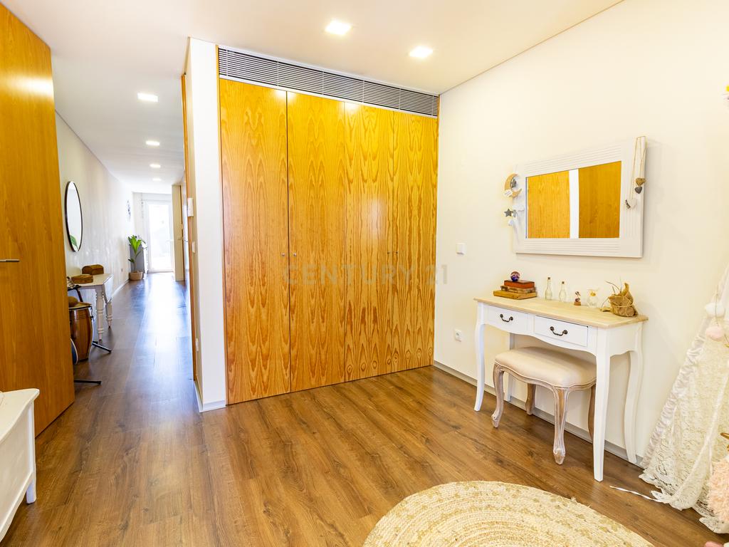 Apartamento T2 garagem centro histórico Braga - Image 19