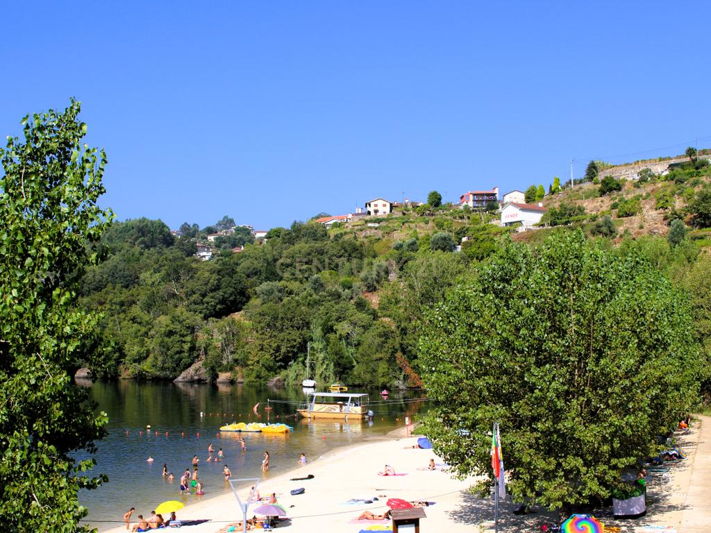 Quinta com casa com margem de rio Douro junto à Praia de Bitetos  - Image 95