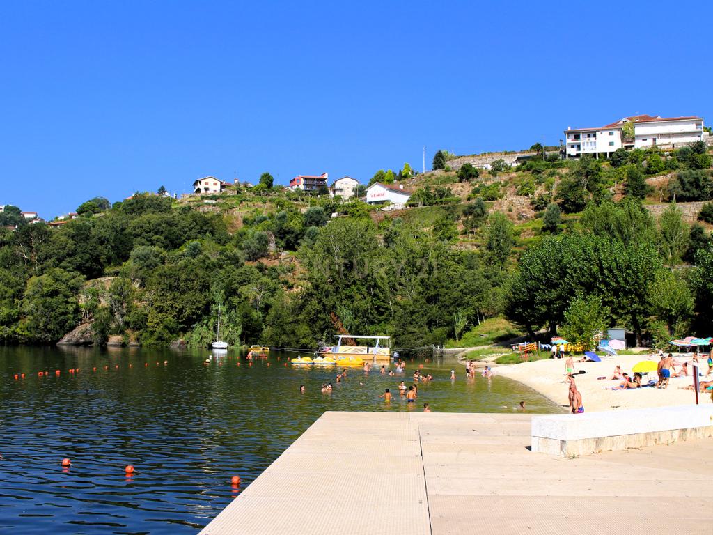 Quinta com casa com margem de rio Douro junto à Praia de Bitetos  - Image 85