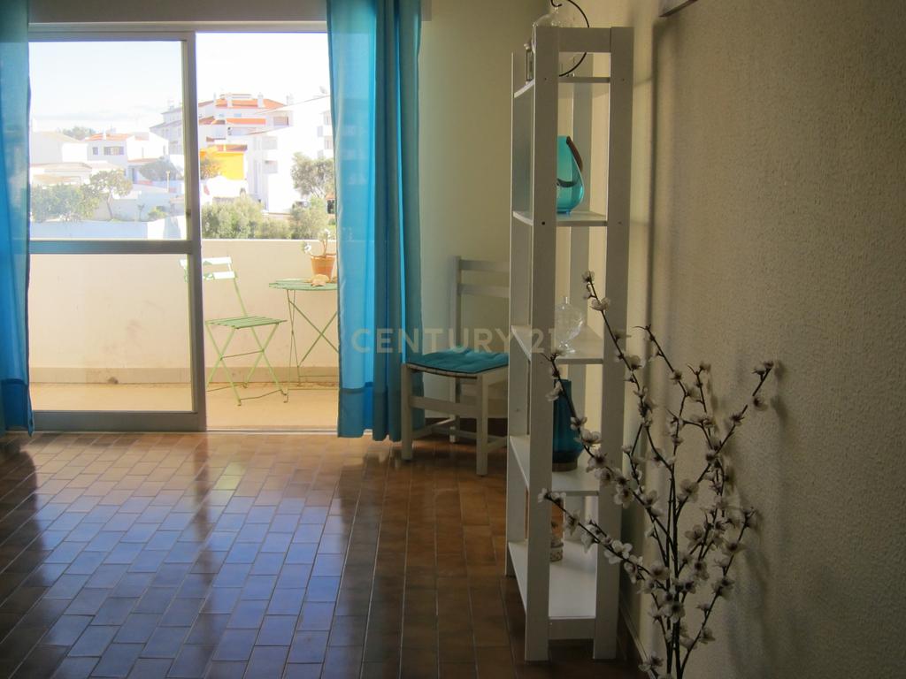 Apartamento T1 a 1 km da Praia  e a pé para Alvor – Conforto e Localização Privilegiada - Image 6