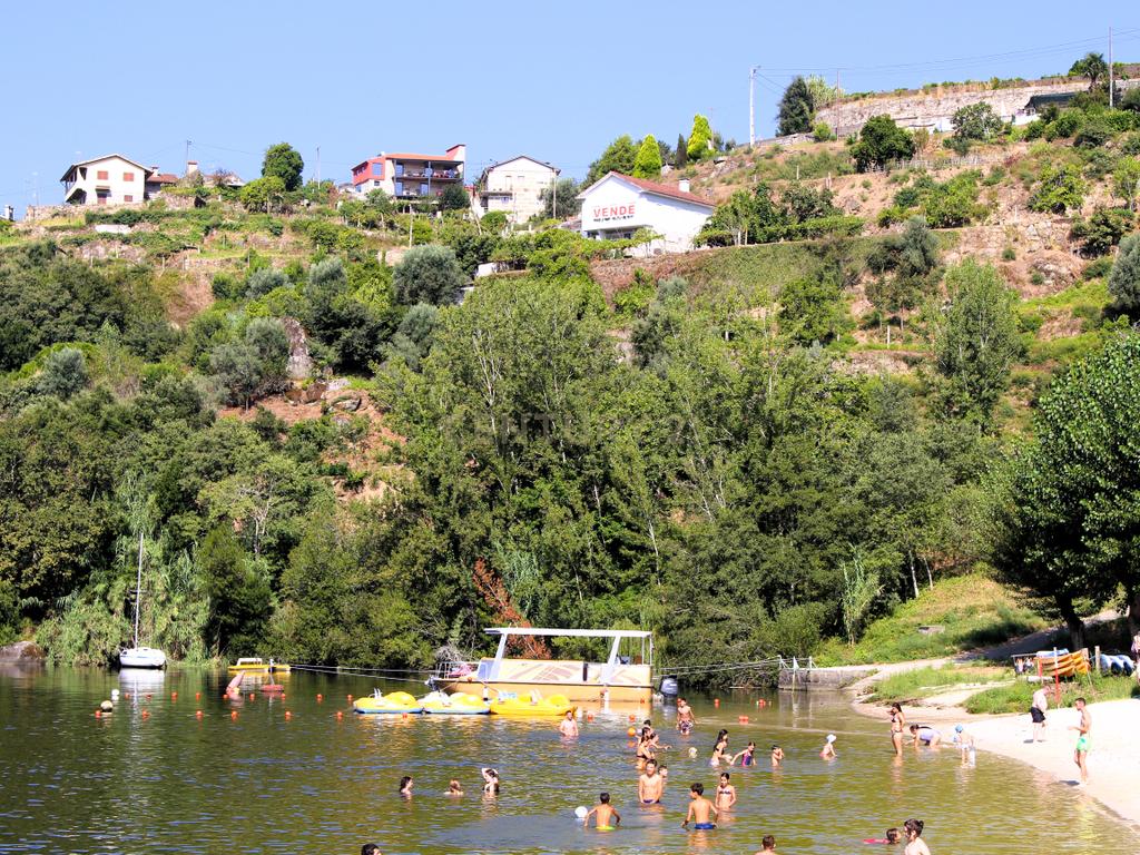 Quinta com casa com margem de rio Douro junto à Praia de Bitetos  - Image 84