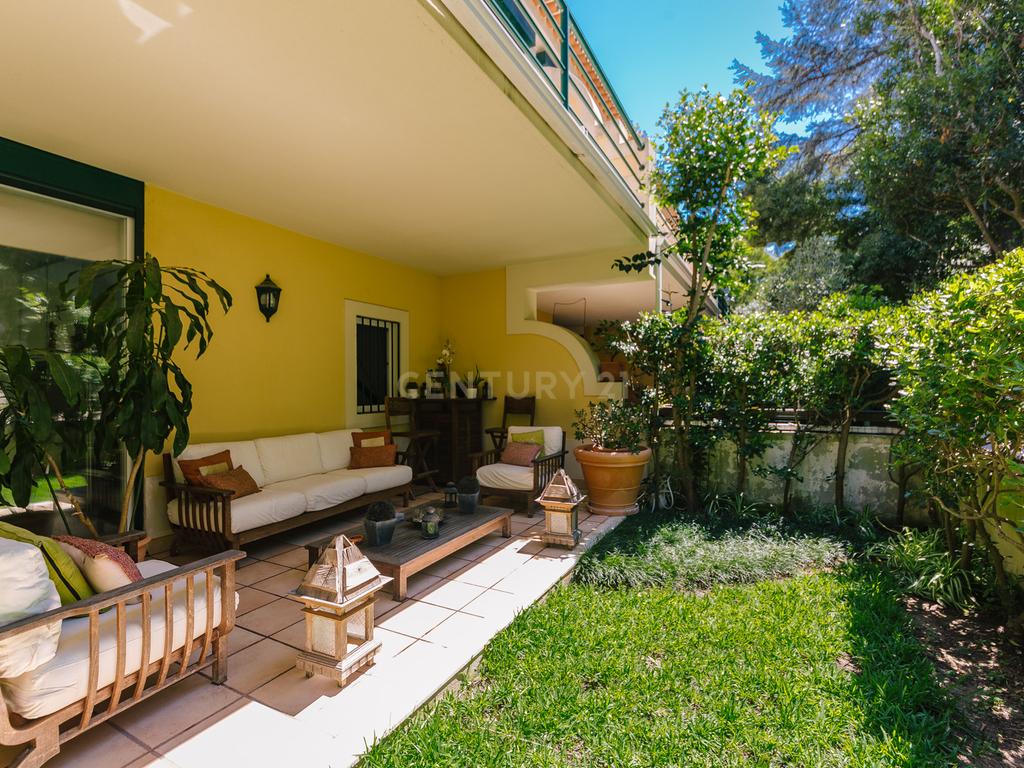 Moradia T2+1 com Piscina, Jardim e Elevador privativo - Image 10