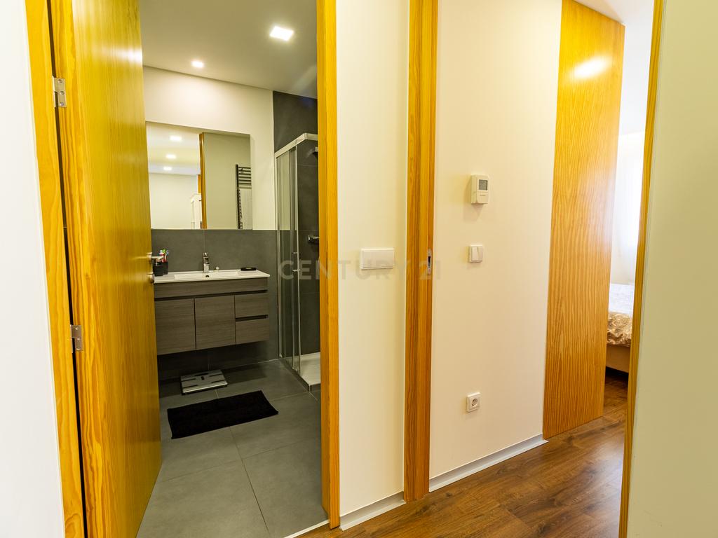 Apartamento T2 garagem centro histórico Braga - Image 20