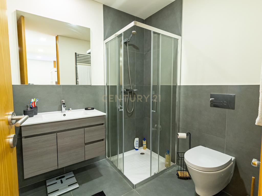 Apartamento T2 garagem centro histórico Braga - Image 21