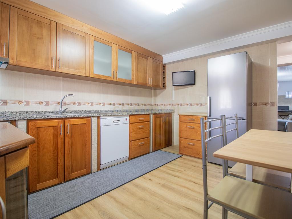 Apartamento T2 + T1 renovado perto das escolas na Tocha. - Image 9