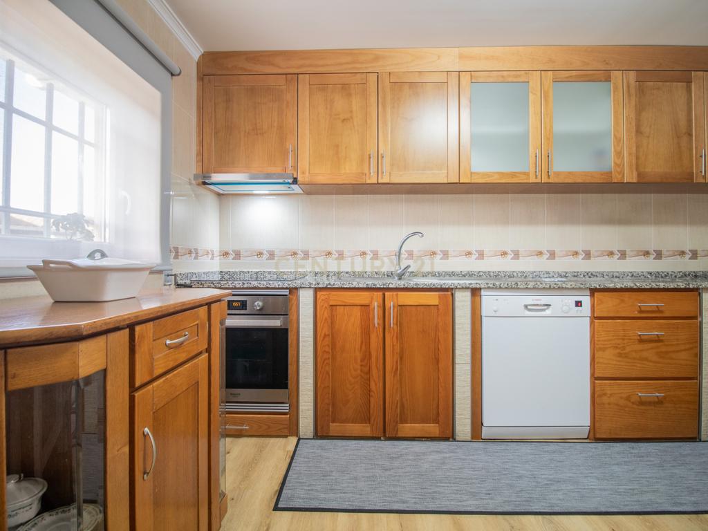 Apartamento T2 + T1 renovado perto das escolas na Tocha. - Image 10