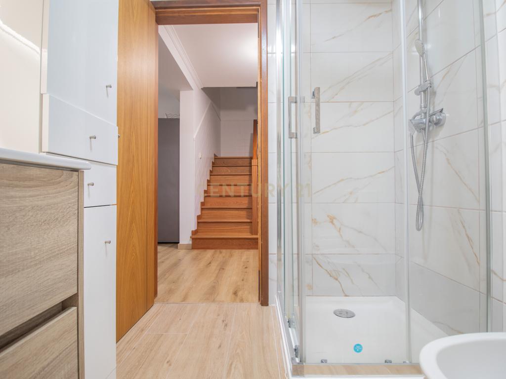 Apartamento T2 + T1 renovado perto das escolas na Tocha. - Image 16