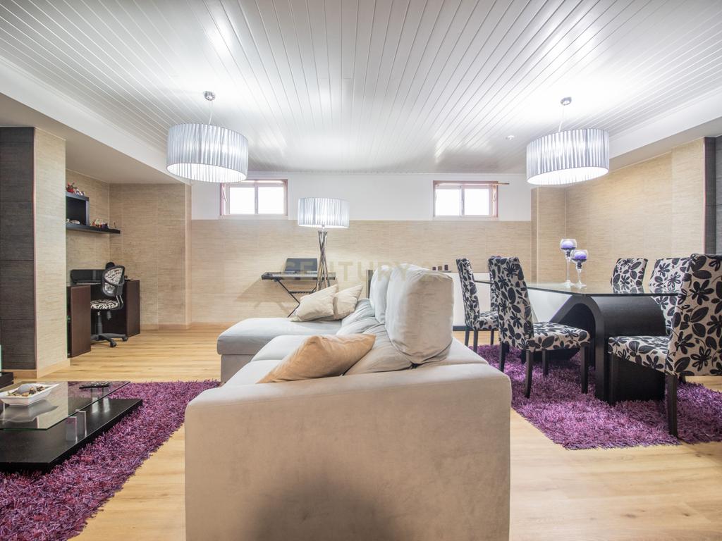 Apartamento T2 + T1 renovado perto das escolas na Tocha. - Image 17