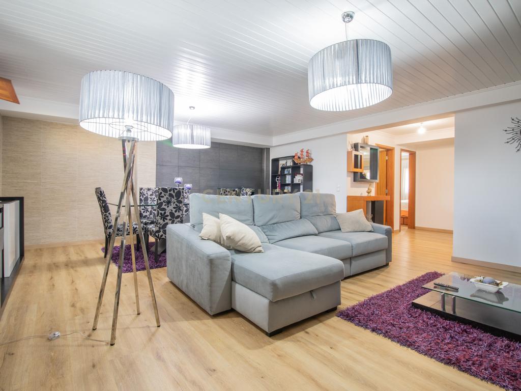 Apartamento T2 + T1 renovado perto das escolas na Tocha. - Image 21