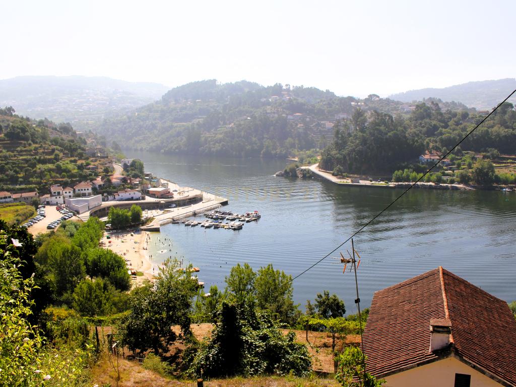 Quinta com casa com margem de rio Douro junto à Praia de Bitetos  - Image 1