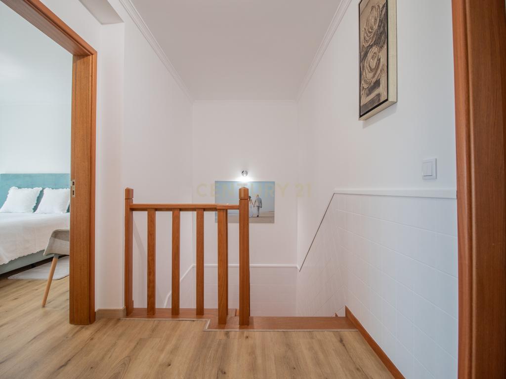 Apartamento T2 + T1 renovado perto das escolas na Tocha. - Image 27