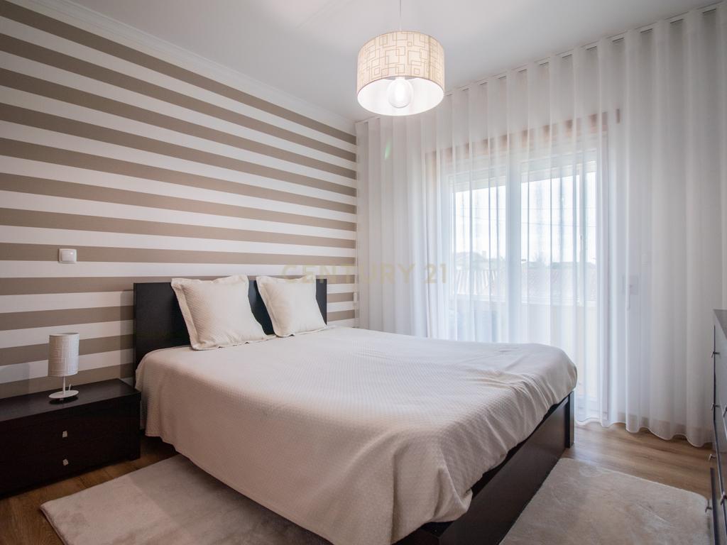 Apartamento T2 + T1 renovado perto das escolas na Tocha. - Image 28