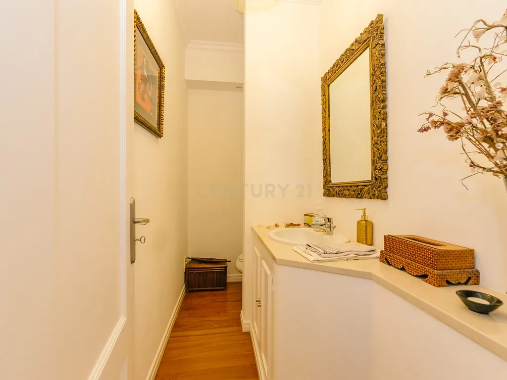 Moradia T2+1 com Piscina, Jardim e Elevador privativo - Image 22