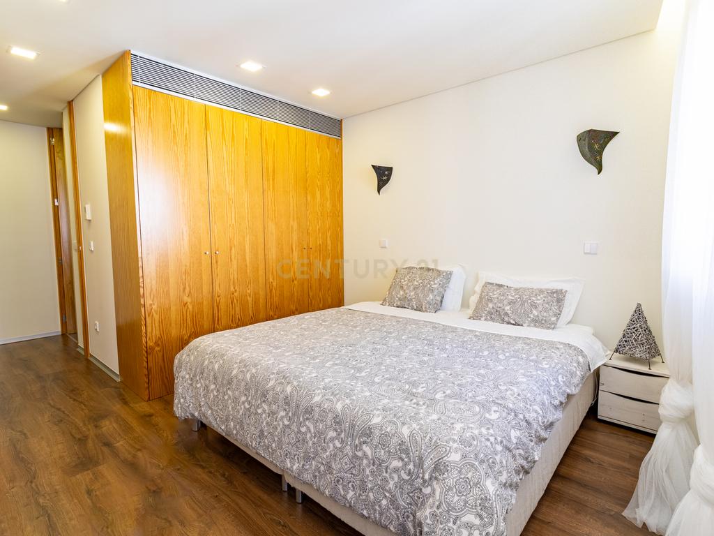 Apartamento T2 garagem centro histórico Braga - Image 23
