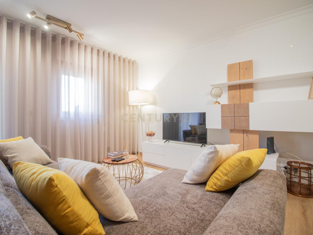 Apartamento T2 + T1 renovado perto das escolas na Tocha. - Image 32