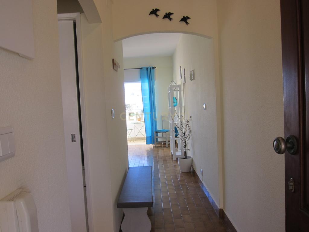 Apartamento T1 a 1 km da Praia  e a pé para Alvor – Conforto e Localização Privilegiada - Image 5