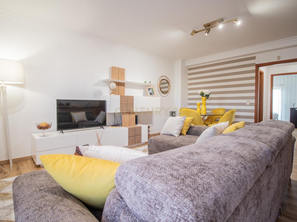 Apartamento T2 + T1 renovado perto das escolas na Tocha. - Image 34