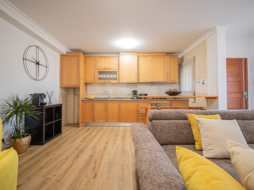 Apartamento T2 + T1 renovado perto das escolas na Tocha. - Image 36