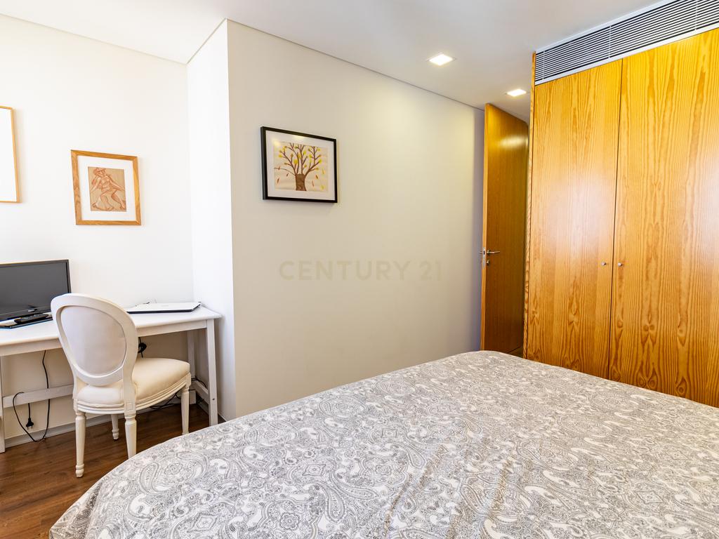 Apartamento T2 garagem centro histórico Braga - Image 24
