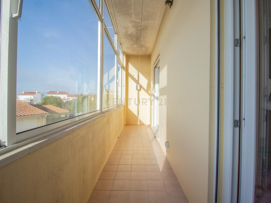 Apartamento T2 + T1 renovado perto das escolas na Tocha. - Image 42