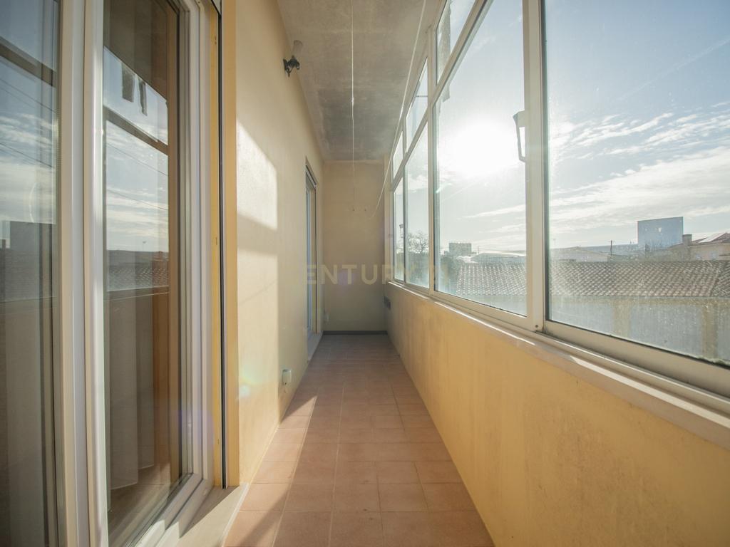 Apartamento T2 + T1 renovado perto das escolas na Tocha. - Image 43