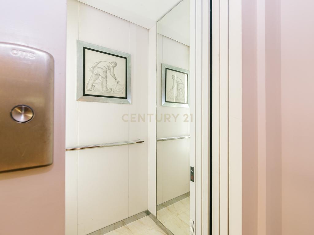 Moradia T2+1 com Piscina, Jardim e Elevador privativo - Image 34