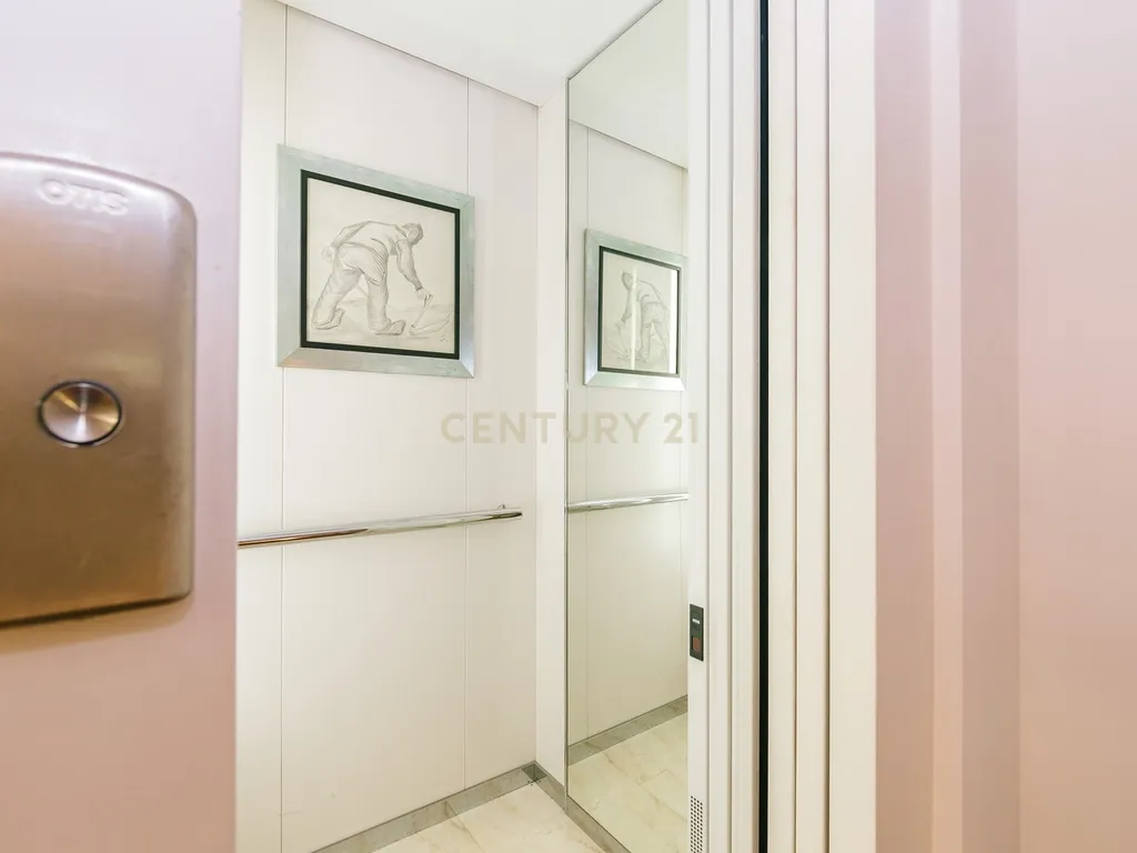 Moradia T2+1 com Piscina, Jardim e Elevador privativo - Image 34