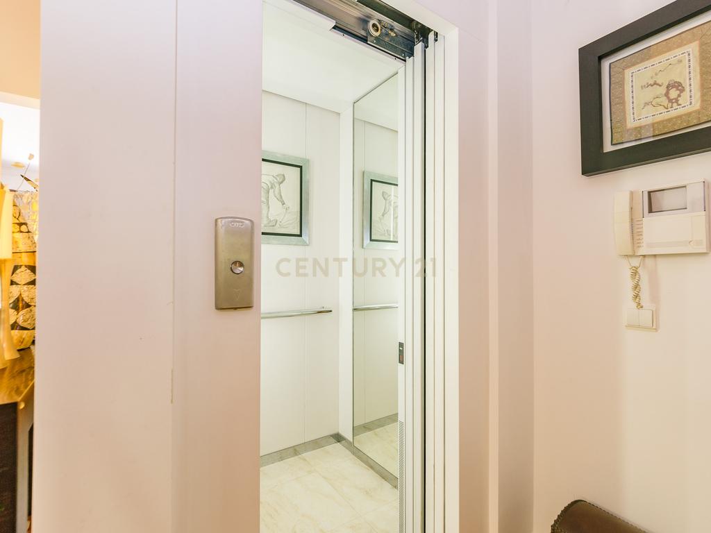 Moradia T2+1 com Piscina, Jardim e Elevador privativo - Image 35