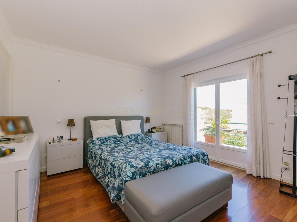 Moradia T2+1 com Piscina, Jardim e Elevador privativo - Image 39