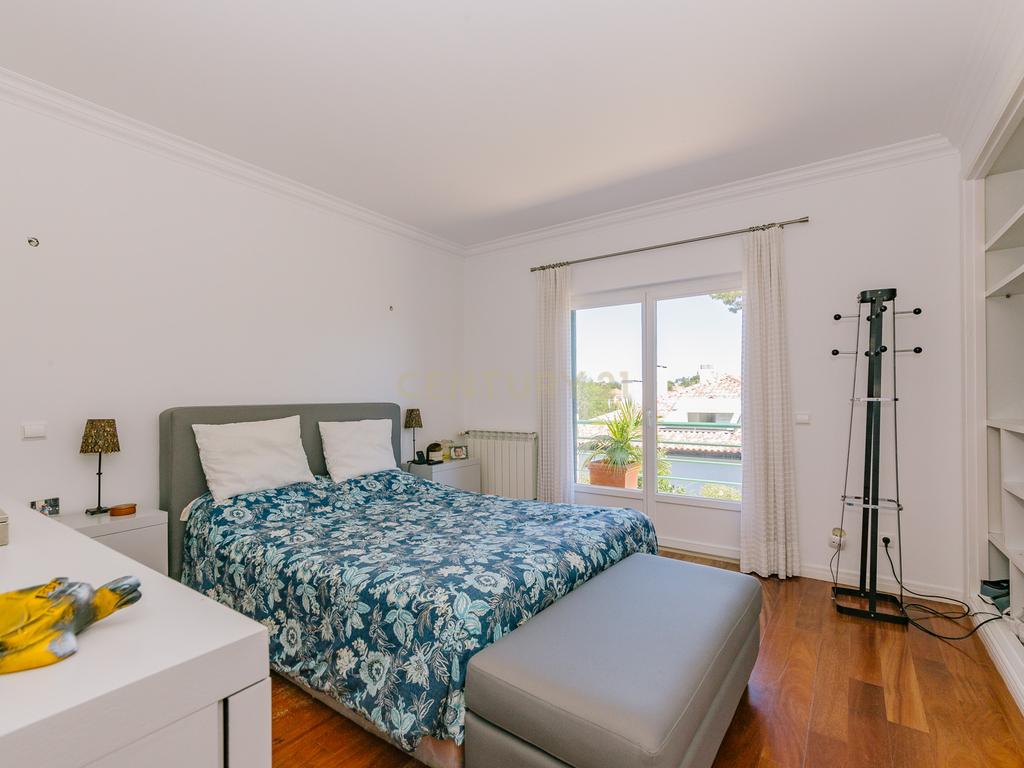 Moradia T2+1 com Piscina, Jardim e Elevador privativo - Image 40