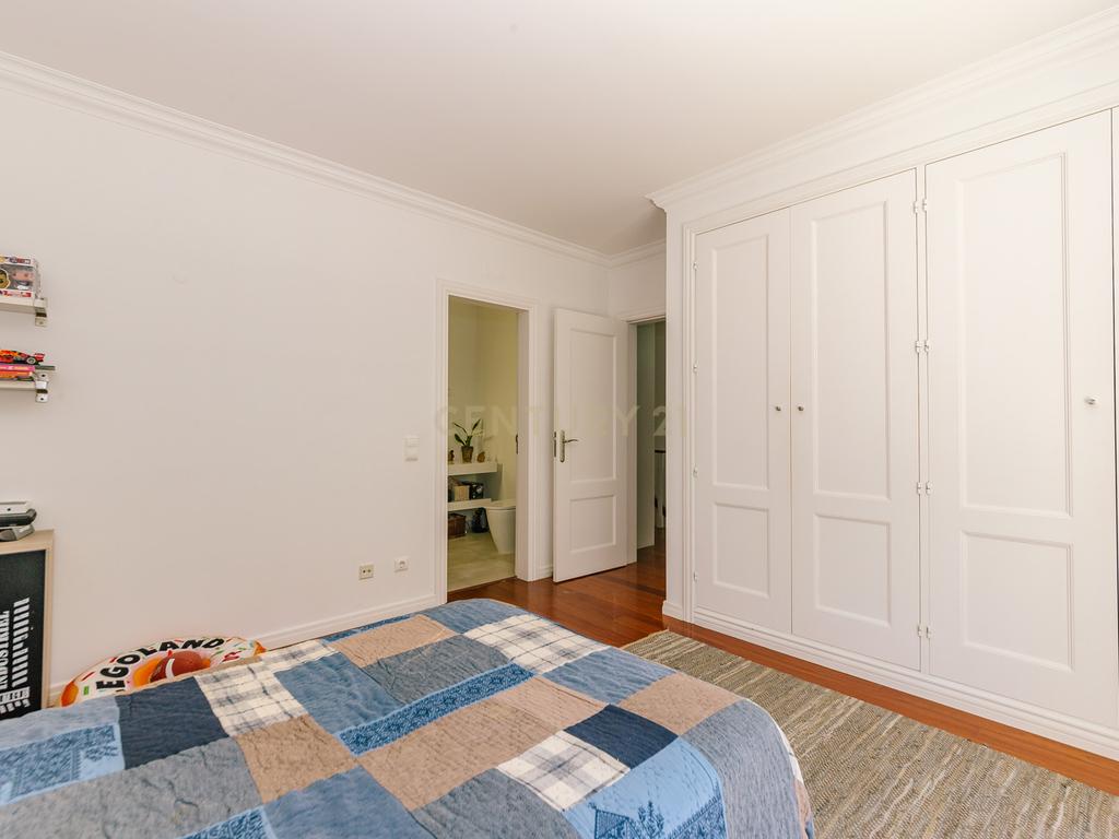Moradia T2+1 com Piscina, Jardim e Elevador privativo - Image 44