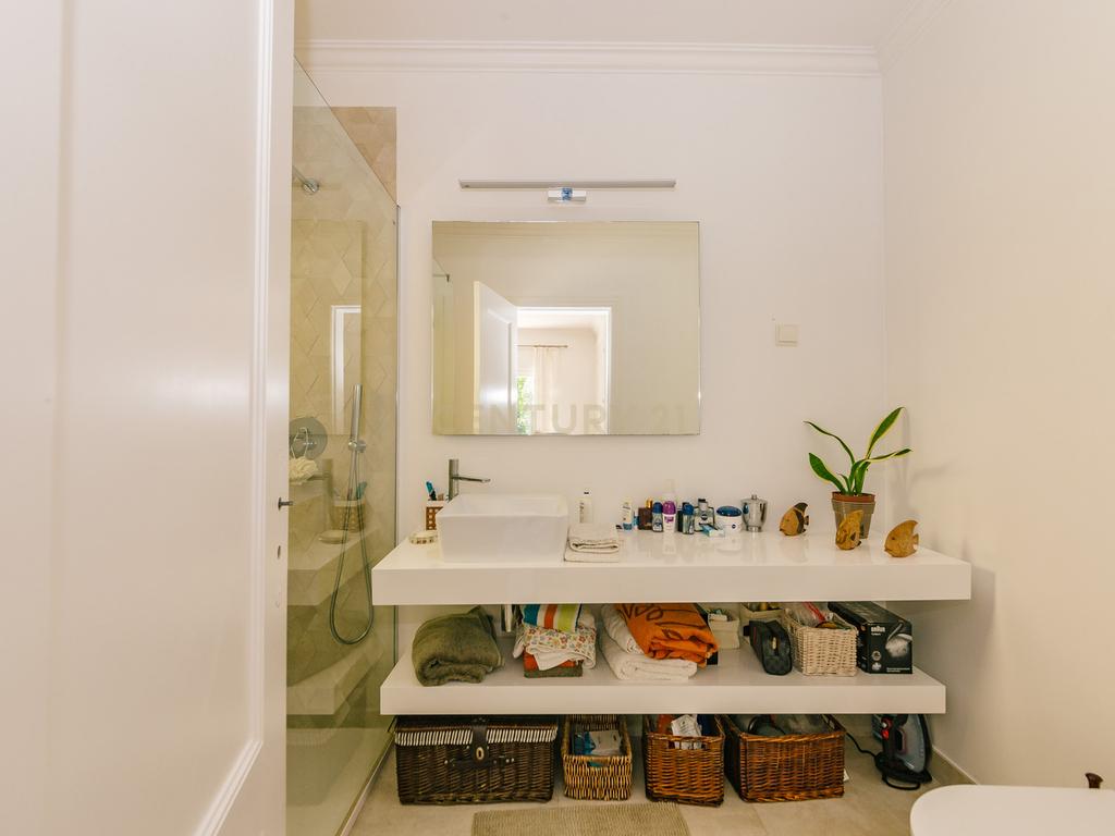 Moradia T2+1 com Piscina, Jardim e Elevador privativo - Image 47