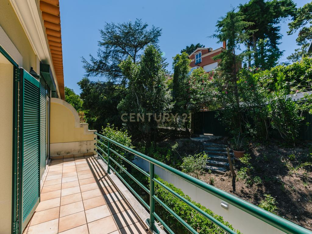 Moradia T2+1 com Piscina, Jardim e Elevador privativo - Image 31