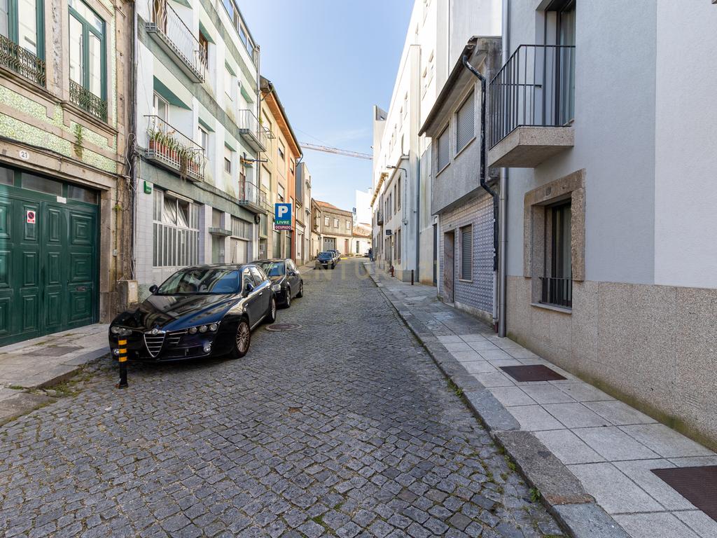Apartamento T2 garagem centro histórico Braga - Image 28