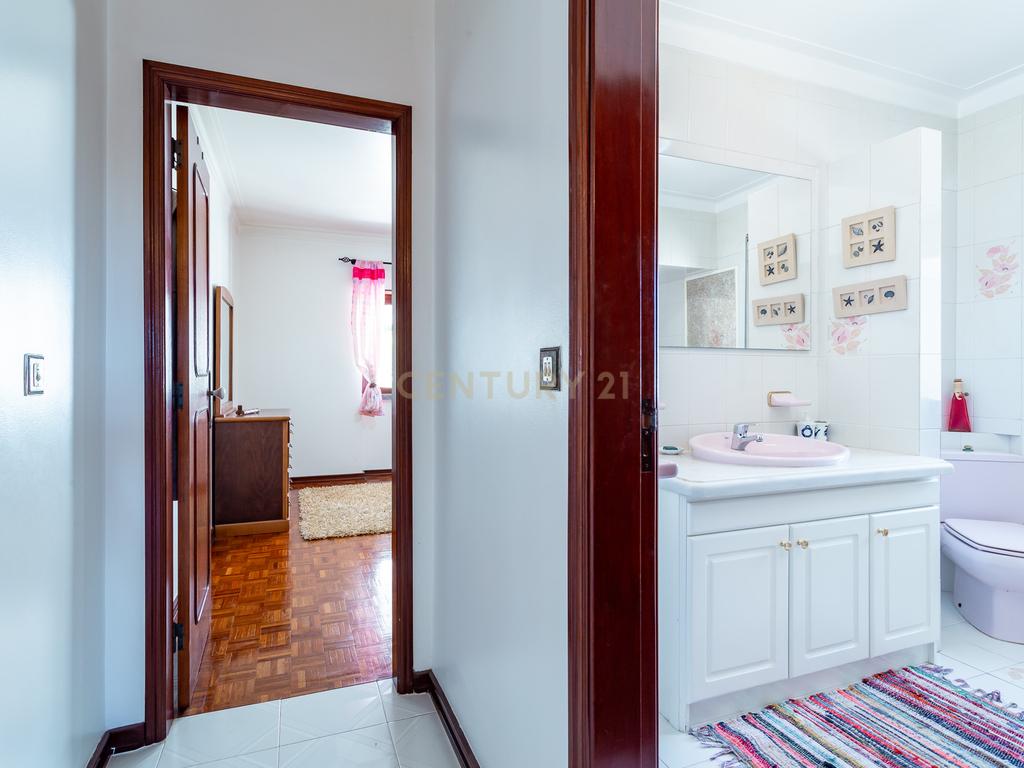 PROPRIEDADE COM HABITAÇÃO E ARMAZÉM A 40 MINUTOS DE LISBOA - Image 15