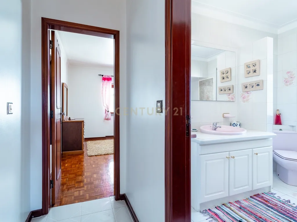 PROPRIEDADE COM HABITAÇÃO E ARMAZÉM A 40 MINUTOS DE LISBOA - Image 15