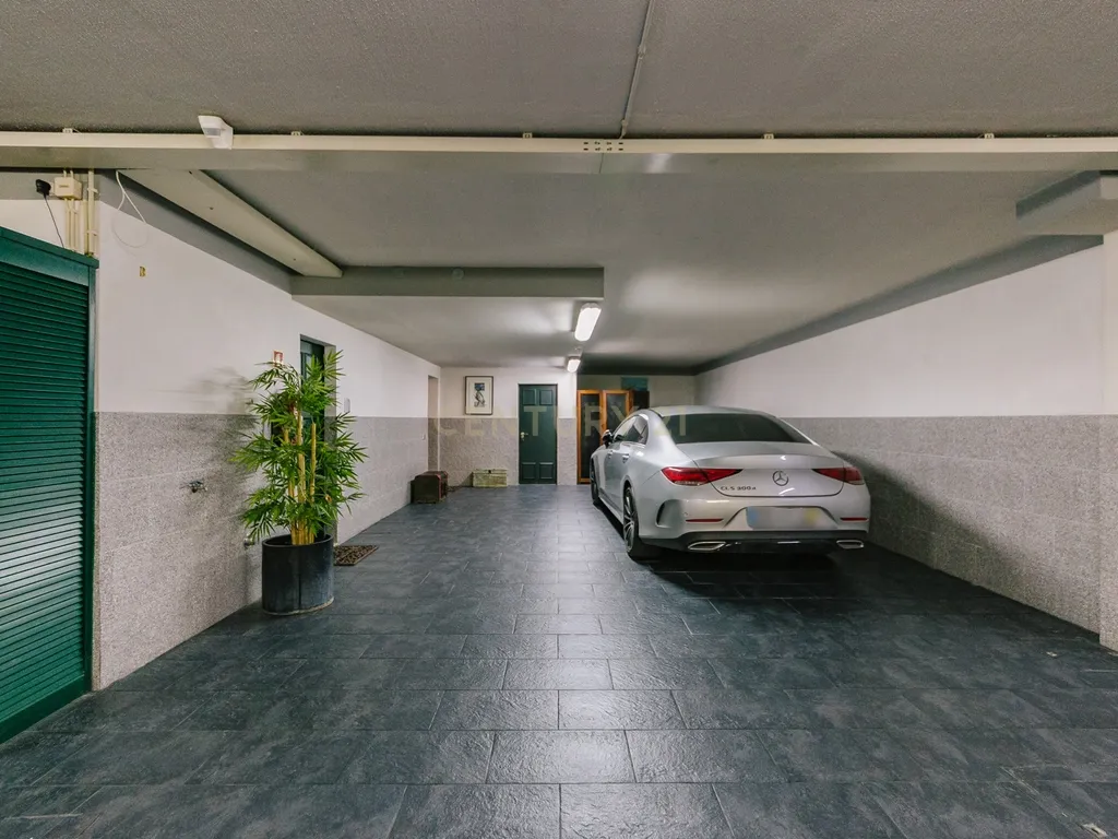 Moradia T2+1 com Piscina, Jardim e Elevador privativo - Image 68